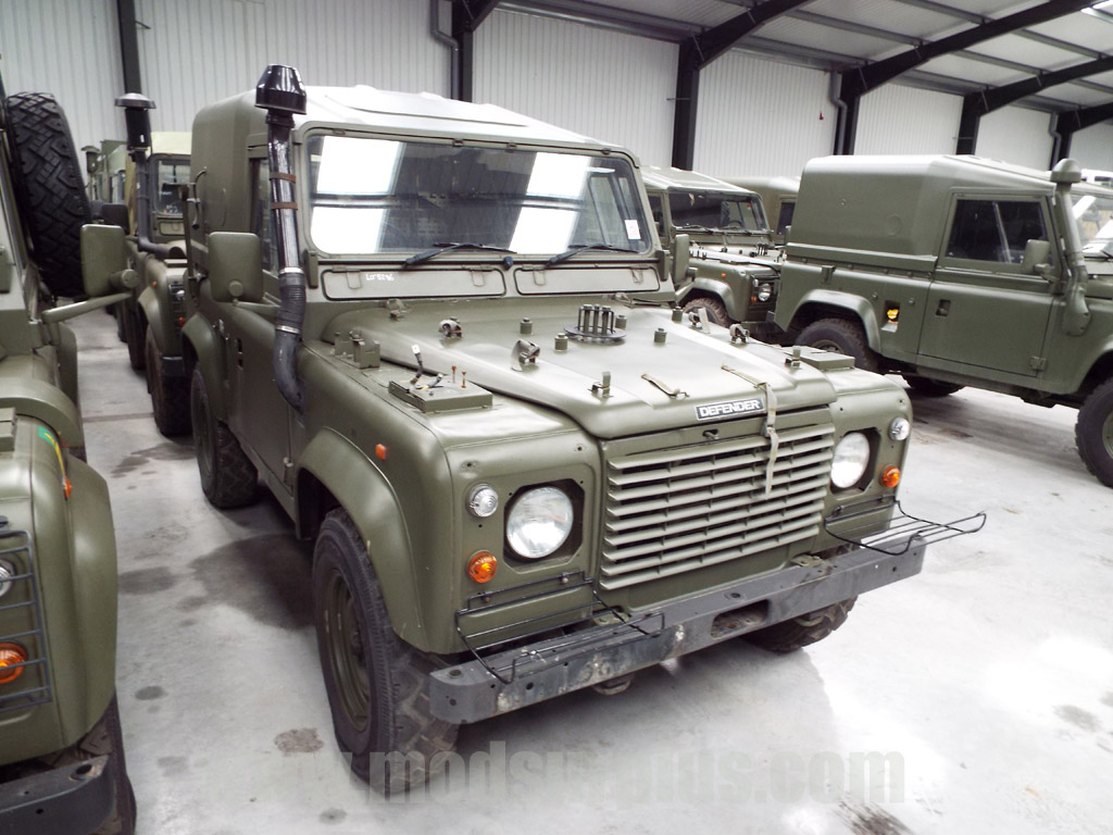 Land Rover Defender 90 Wolf RHD Hard Top (Remus)