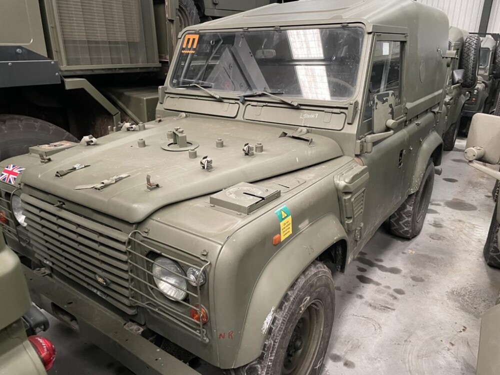Land Rover Defender 90 Wolf LHD Hard Top (Remus)