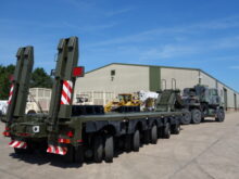 Oshkosh M1070 Tractor Units