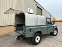 Land Rover Defender 110 pick up RHD puma