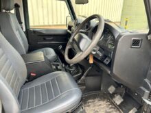 Land Rover Defender 110 pick up RHD puma