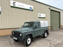 Land Rover Defender 110 pick up RHD puma