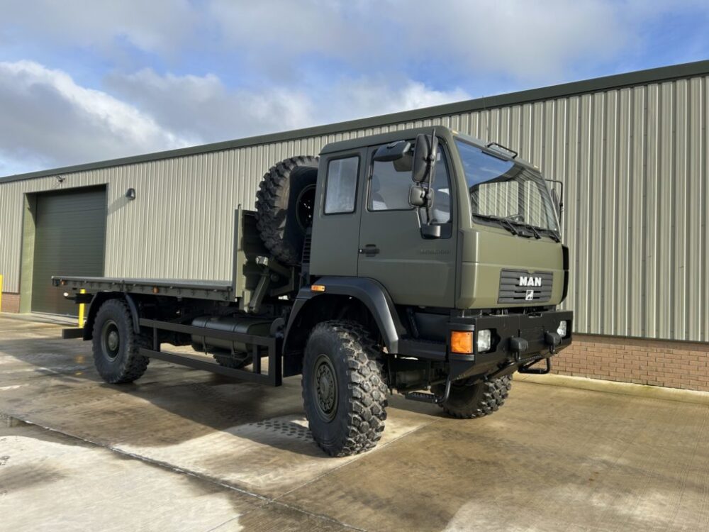 MAN 18.225 4x4 Cargo Truck