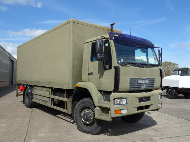 MAN 18.225 4X4 box truck – 40244