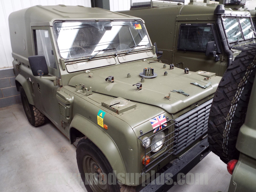 Land Rover Defender 90 Wolf RHD Hard Top (Remus) – 15091