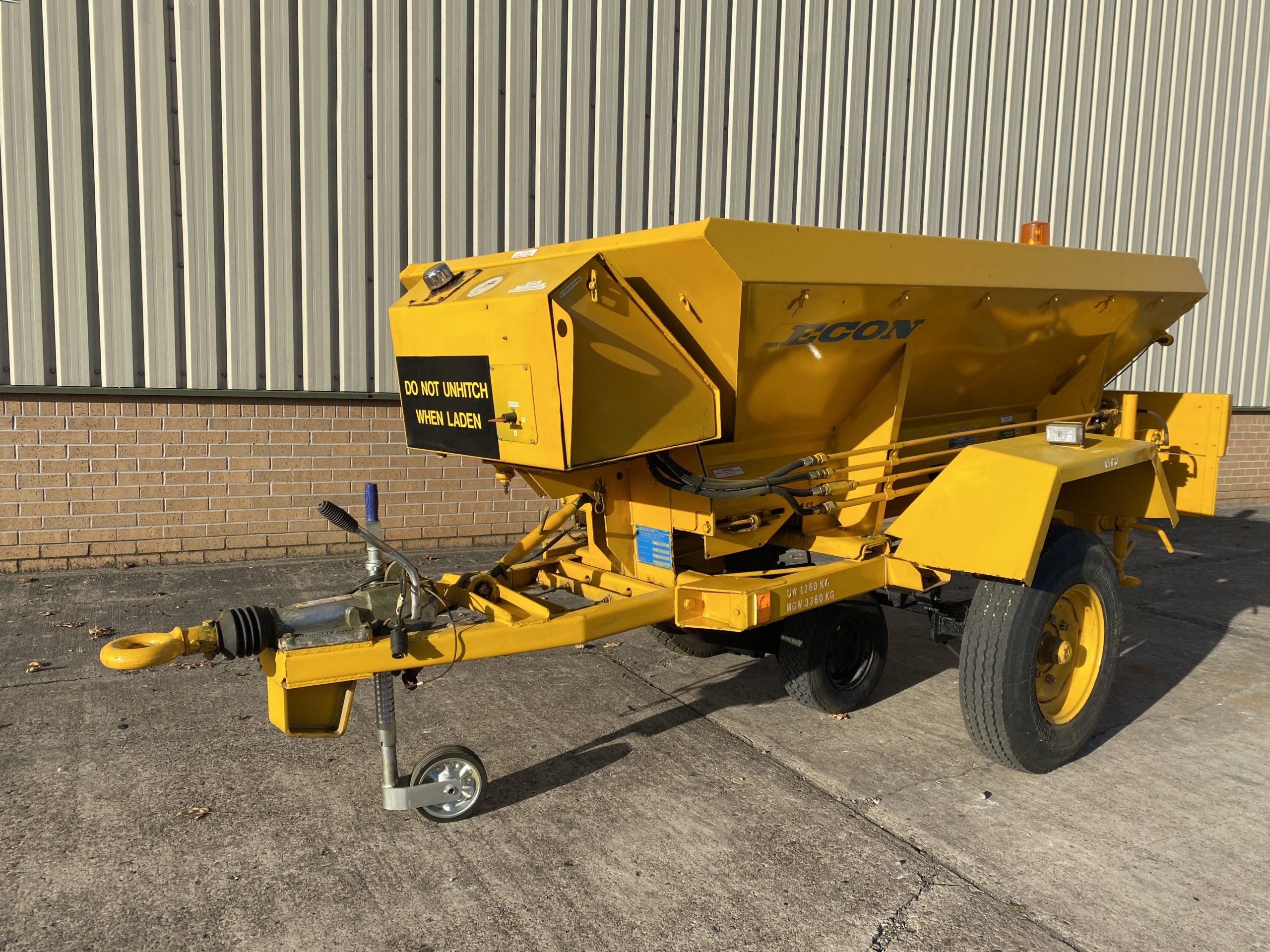 Econ towed gritter trailer – 50404