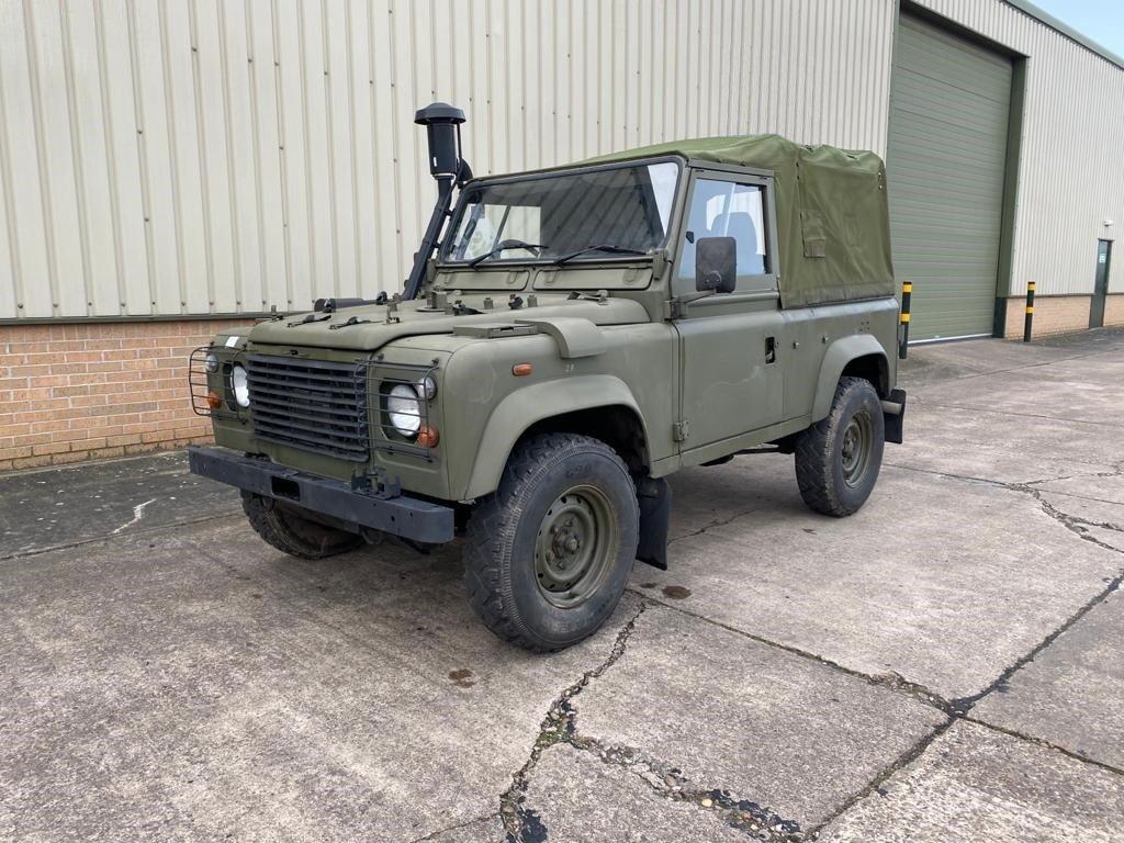 Land Rover Defender 90 Wolf RHD Soft Top Winterised/Waterproof (Remus) – 50419