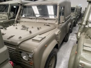 Land Rover Defender 90 Wolf LHD Hard Top (Remus)